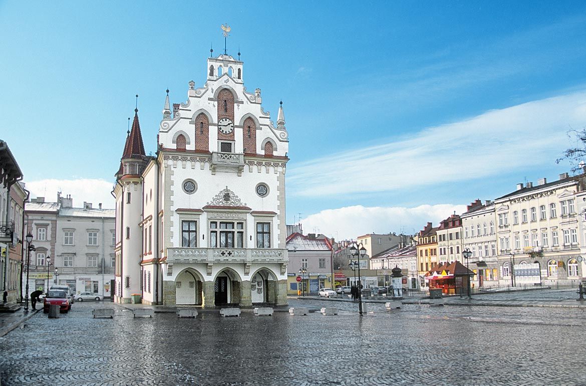 Rzeszow : Rzeszów atrakcje nie tylko dla zakochanych! : It has a fine old town, two synagogues and some castles.